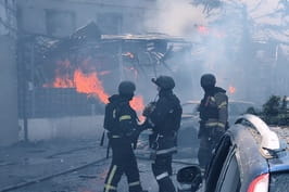 Ворог вкотре обстріляв місто Харків: знищено цивільне підприємство, пошкоджено житлові будинки Ворог вкотре обстріляв місто Харків: знищено цивільне підприємство, пошкоджено житлові будинки