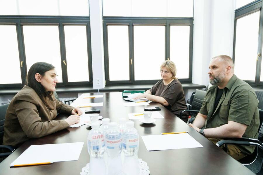 Харківщину з робочим візитом відвідала тимчасово виконуюча обов’язки Міністерки культури і стратегічних комунікацій України Харківщину з робочим візитом відвідала тимчасово виконуюча обов’язки Міністерки культури і стратегічних комунікацій України