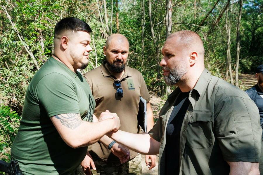 Олег Синєгубов відвідав позиції військових, які боронять Харківщину