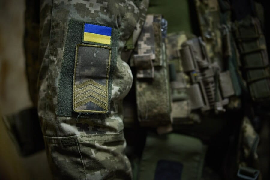 Володимир Зеленський присвоїв звання Героя України старшому солдату Денису Лисенку, який боронить Харківську область