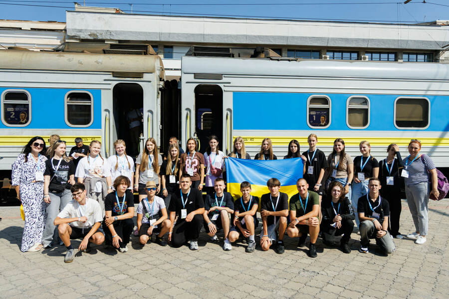 На відпочинок до Великої Британії вирушили 24 дитини з Харківської області На відпочинок до Великої Британії вирушили 24 дитини з Харківської області