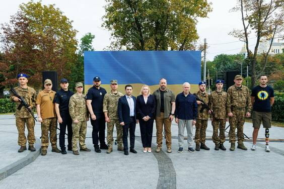Олег Синєгубов долучився до урочистостей з нагоди Дня Державного Прапора України Олег Синєгубов долучився до урочистостей з нагоди Дня Державного Прапора України