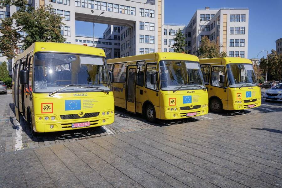 Громади Харківської області отримали нові шкільні автобуси, обладнані інклюзивними місцями – Олег Синєгубов