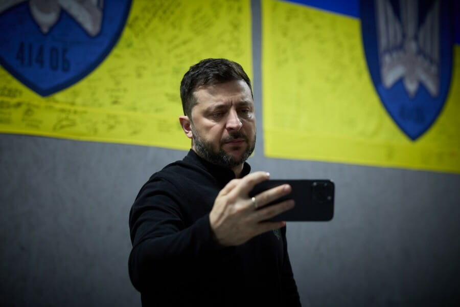 Доручив збільшити фінансування корпусів на ключових напрямках, обговорив це з командуванням – звернення Президента