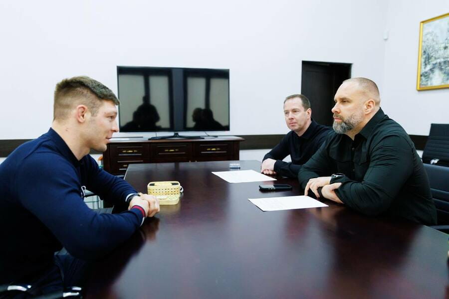 Олег Синєгубов привітав самбіста Владислава Руднєва з перемогою на міжнародних змаганнях