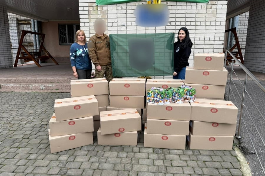 Дітям захисників на Харківщині передали солодкі подарунки