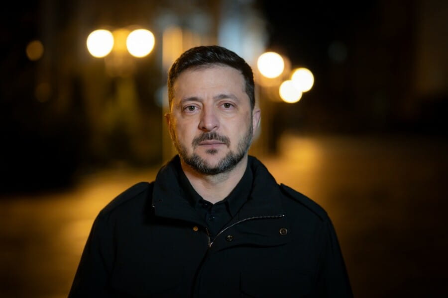 Сьогодні вже повертається наша переговорна команда, і зранку очікую повну доповідь щодо підготовлених документів – звернення Президента