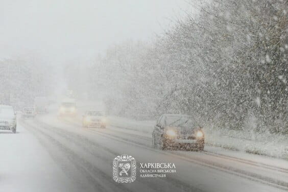 «Понад 100 фахівців дорожніх служб працюють зараз на автошляхах Харківщини», – Олег Синєгубов