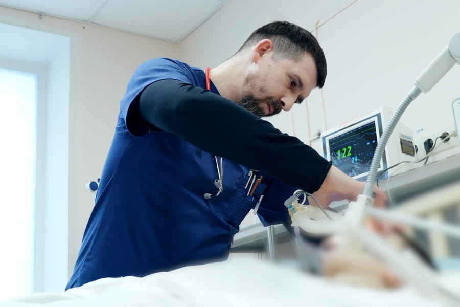 Лікарі Харківщини борються за життя хлопчика, пораненого внаслідок російського обстрілу