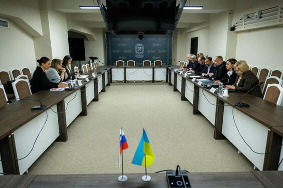 Олег Синєгубов провів робочу зустріч з Надзвичайним і Повноважним Послом Республіки Словенія в Україні Матеєю Превольшек