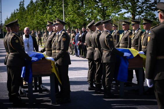 Харківська ОВА долучилася до церемонії поховання невпізнаних Захисників України