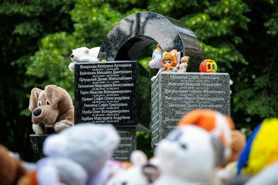 Внаслідок російської агресії в Україні загинули 707 дітей