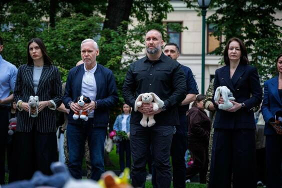 Олег Синєгубов вшанував пам’ять дітей, які загинули внаслідок збройної агресії рф