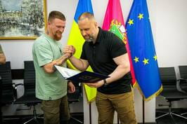 Олег Синєгубов привітав чемпіона України з боксу серед ветеранів бойових дій В’ячеслава Кут’їна
