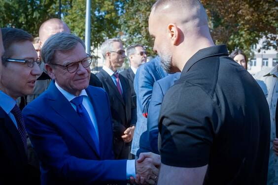 Олег Синєгубов під час урочистих заходів поспілкувався з Федеральним міністром закордонних справ Німеччини та Надзвичайним і Повноважним Послом Німеччини в Україні