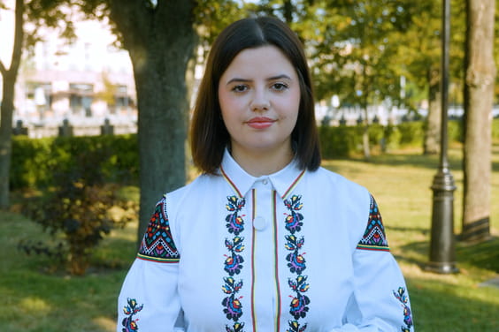 Із Днем Незалежності України вітає голова Молодіжного конгресу Харківщини при ХОВА Марія Белла Бейгель