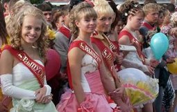 Близько 1 тис. представників шкіл області відвідають випускний вечір на пл.Свободи в Харкові