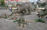 На главной площади города открылся Парк динозавров