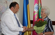 Евгений Савин вручил орден «За заслуги» III степени Тамаре Бутенко 