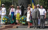 Состоялась торжественная церемония возложения цветов к Монументу Независимости по случаю 20-й годовщины Декларации о государственном суверенитете Украины