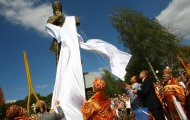На Свято-Олександрівській площі відбулося урочисте відкриття та освячення пам'ятника покровителю Харкова