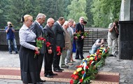 На Меморіалі Слави відбулося урочисте покладання квітів з нагоди 65-річниці закінчення Другої світової війни