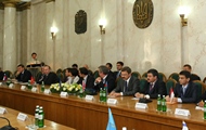 Голови офіційних іноземних делегацій беруть участь у Міжнародному економічному форумі