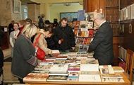 У фойє Будинку рад відкрилися книжкова виставка та виставка художніх робіт