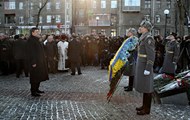 Віктор Янукович поклав квіти до Меморіального комплексу загиблим в Афганістані