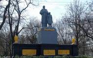 Михайло Добкін і Сергій Чернов поклали квіти до Братської могили Радянських воїнів у Савинцях
