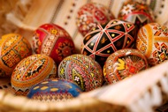 У Харківському художньому музеї відбувся майстер клас з художнього розпису великодніх яєць для вихованців Краснокутського дитячого будинку