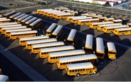 У жовтні цього року в область надійде ще 10 шкільних автобусів. Михайло Добкін