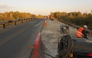 На участке дороги Киев-Харьков-Довжанский начат ремонт моста через реку Северский Донец