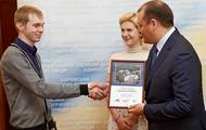 Михайло Добкін вручив переможцям проекту «Познайомся з губернатором» сертифікати на екскурсію до Верховної Ради України