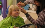В рамках благочинної акції «Краса у кожній дитині» більше 30 дітей соціально-незахищених категорій отримали нові модні зачіски