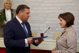 Михайло Добкін вручив представникам ЗМІ обласні нагороди
