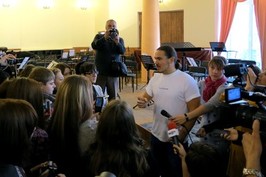 Журналісти-початківці зустрілися із солістом української групи «Танок на майдані Конго» Олегом Михайлютою