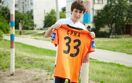 Віктор Янукович допоміг юному вболівальнику з Харкова отримати футболку капітана донецького «Шахтаря»