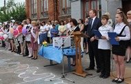 Віталій Панов привітав учнів Вовчанського ліцею №2 зі святом «Останнього дзвоника»