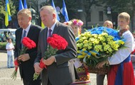 З нагоди Дня Конституції до пам’ятника Тарасу Шевченку поклали квіти