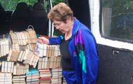 Мешканка Харкова передала близько тисячі книг дитячим інтернатам області