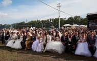 Під час «Весілля в Малинівці - плюс» було зареєстровано 8 шлюбів