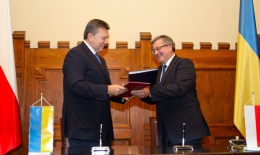 Віктор Янукович та Броніслав Коморовський підписали Програму українсько-польського співробітництва на 2013-2015 роки