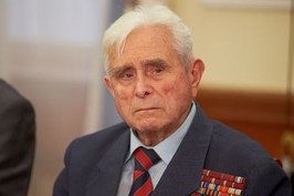 Ветерану ВВВ Миколі Тітову вручили годинник від губернатора Михайла Добкіна з нагоди 90-річного ювілею