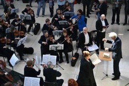 Симфонічний оркестр виконав «Оду до радості» в міжнародному аеропорту «Харків»