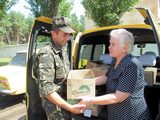 Харків’яни-благодійники передали воїнам-піхотинцям сотні комплектів бойової екіпіровки