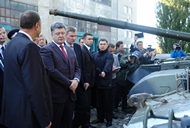 У листопаді завод імені Малишева випустить рекордний обсяг танків і БТР-ів.  Петро Порошенко