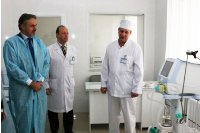 Посол Чехії в Україні Іван Почух передав Харківській обласній лікарні сучасне медичне обладнання