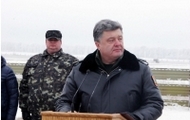 Петро Порошенко передав військовим в Харківській області більше ста одиниць техніки