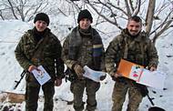 Бійці з передової сил АТО отримали сотні малюнків, листів та оберегів від дітей Дергачівщини